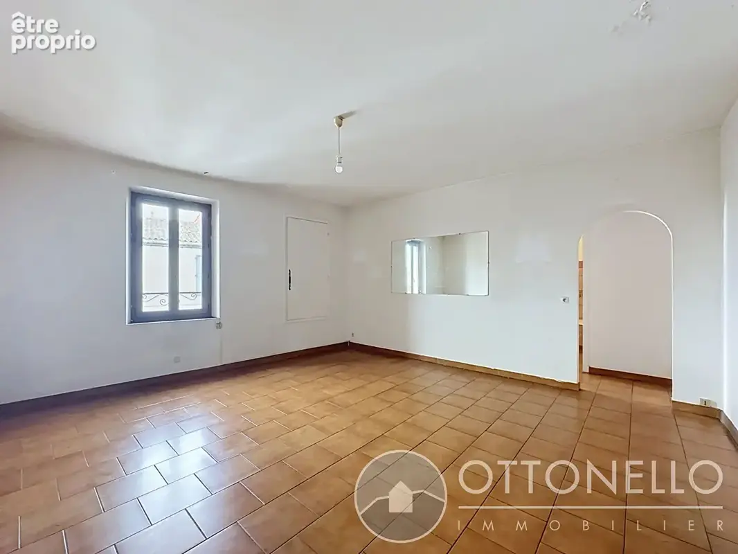 Appartement à ROQUEBRUNE-SUR-ARGENS