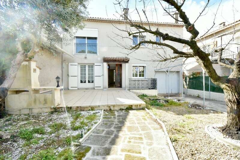 Maison à FONTVIEILLE