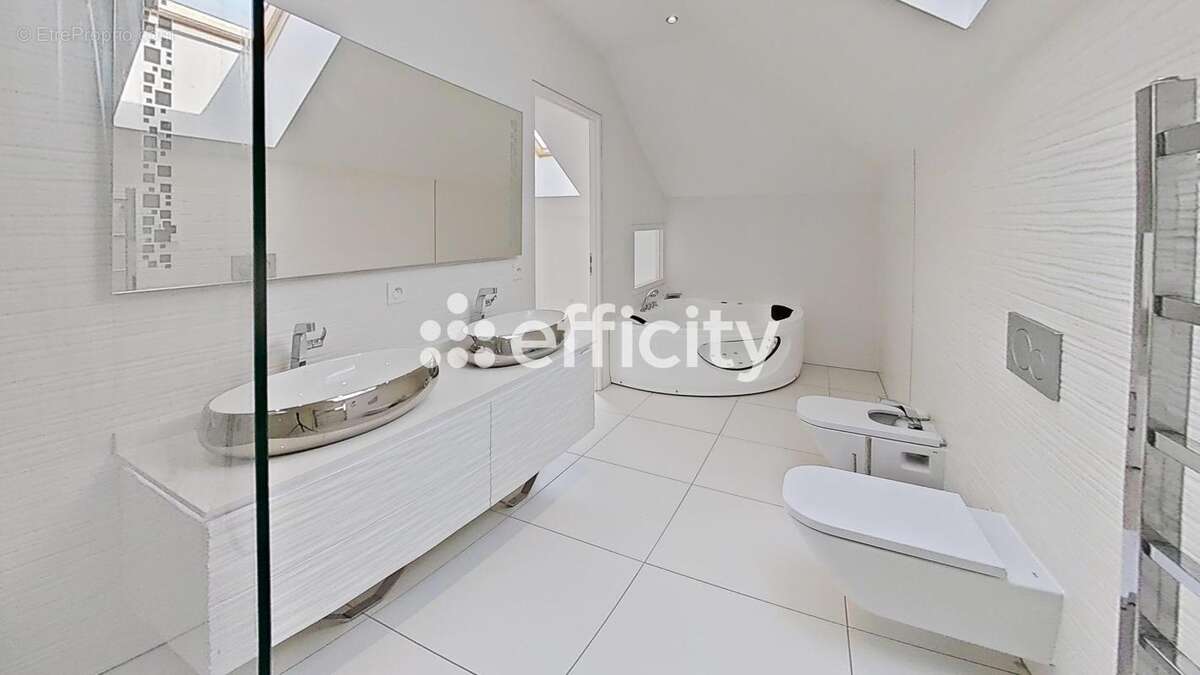 Maison 200 m² à Viry  - photo 16