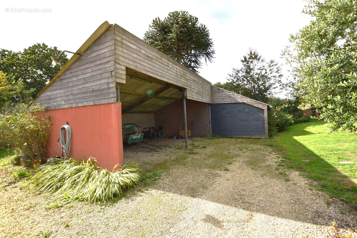 Maison à PLOUGOURVEST