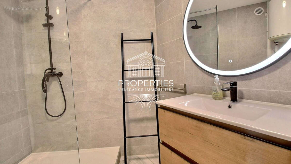 Appartement à BORMES-LES-MIMOSAS