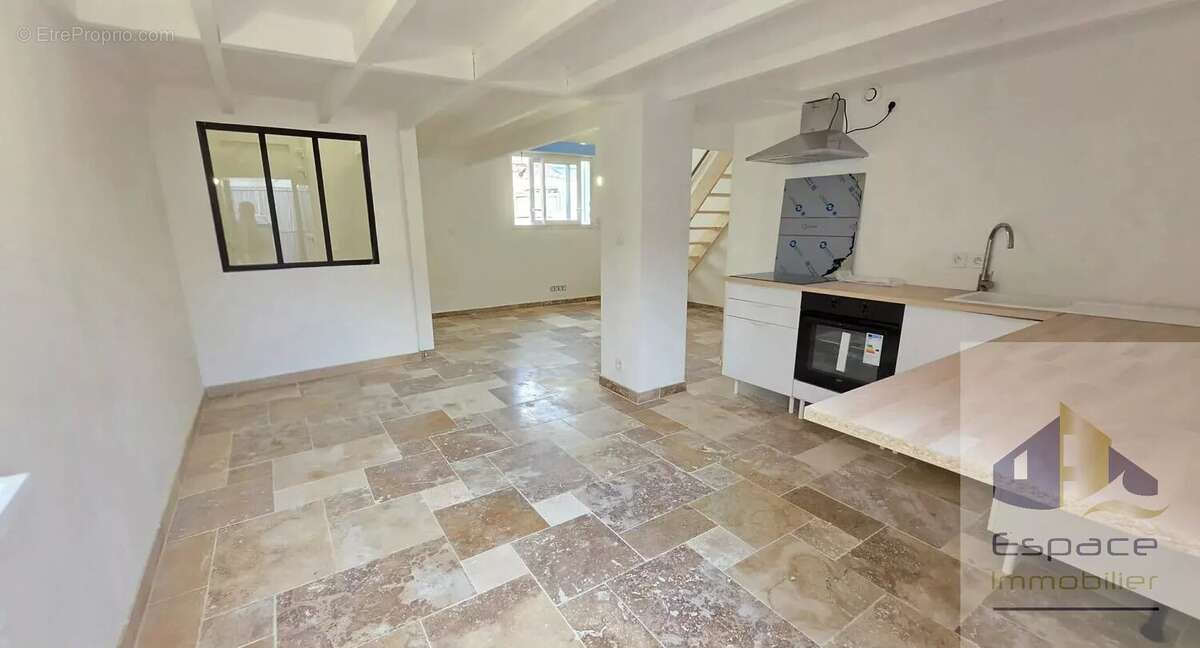 Maison d'environ 65m² au sol à La Rochelle - photo 3