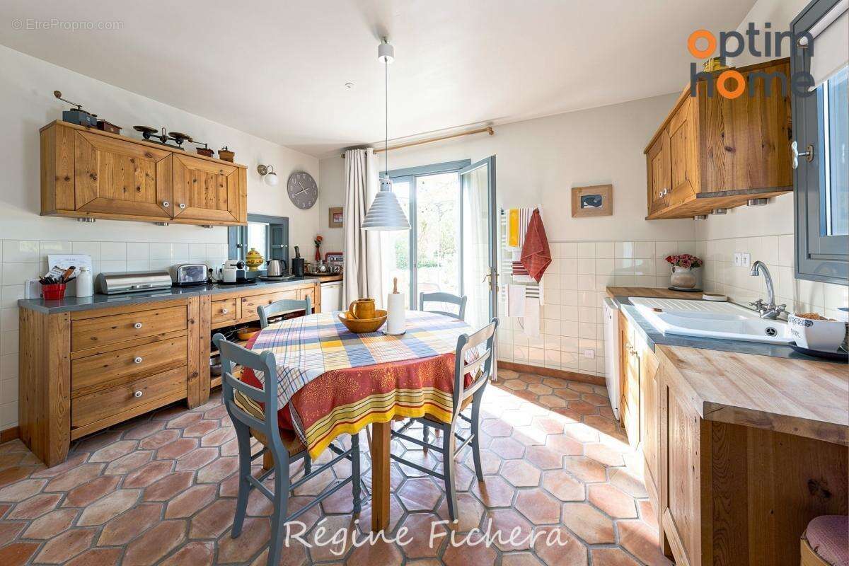 Puyloubier — Maison d'architecte au pied de la montagne Sainte-Victoire - photo 5