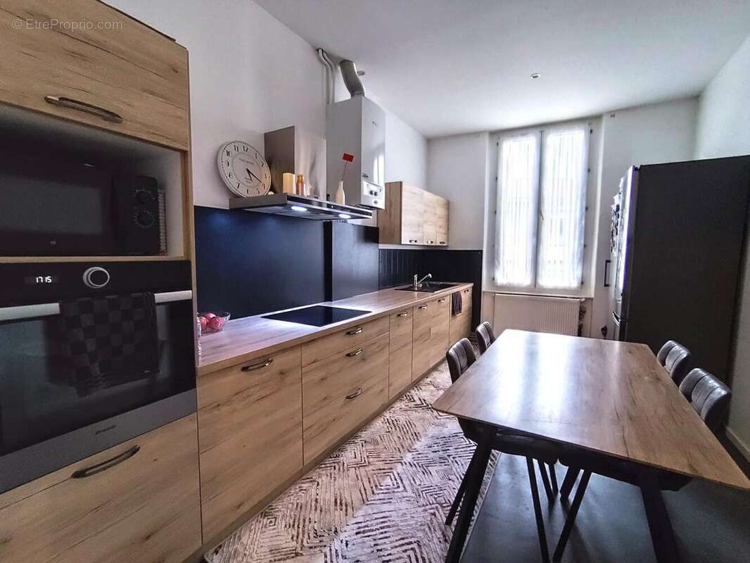 Appartement à LE CHAMBON-FEUGEROLLES