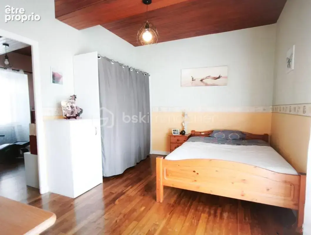 Maison de bourg - plain-pied de 89 m² - 2 chambres - la gravelle (53410) - photo 5