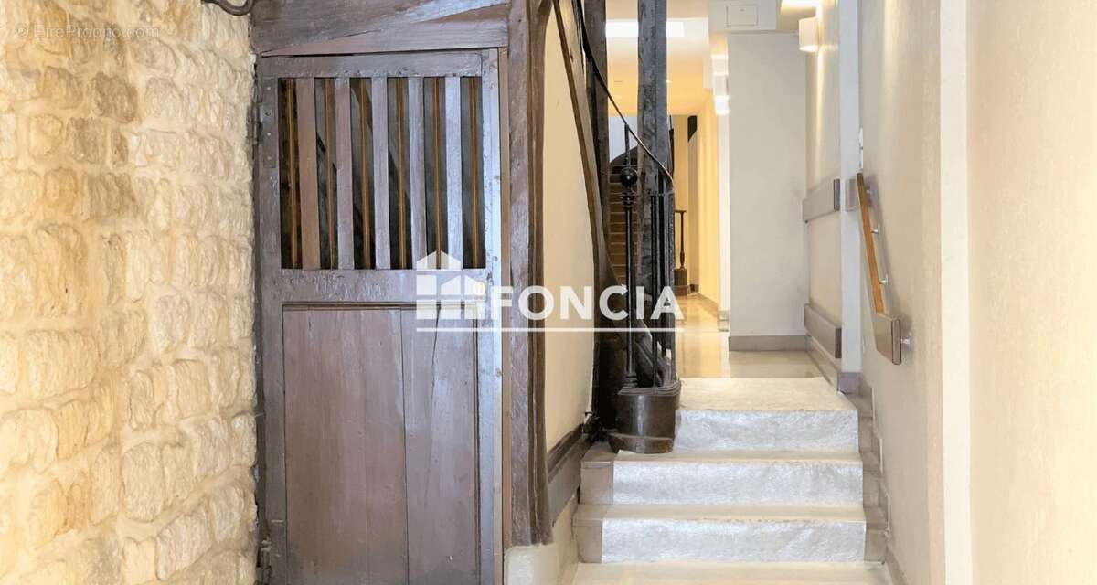 Paris iii – reaumur-sebastopol / rue saint martin – appartement traversant et lumineux avec belle hauteur sous plafond 3m - photo 9