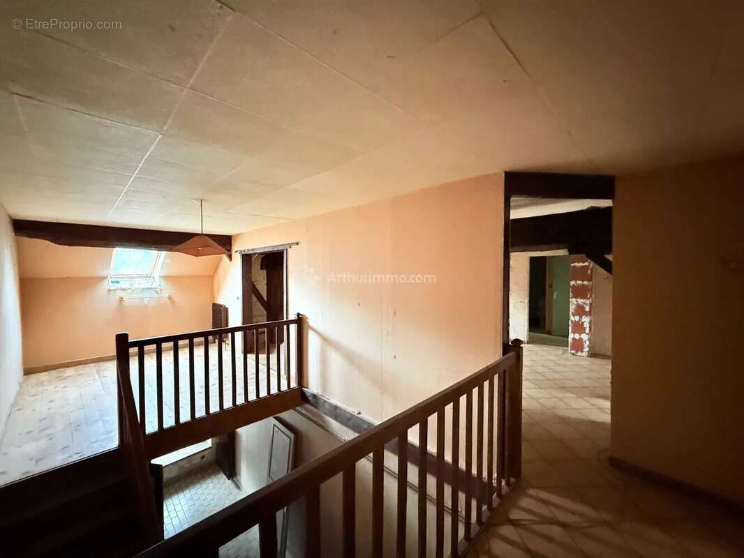 Maison à OUTREMECOURT