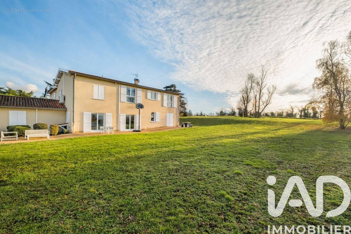 Photo 1 - Maison à SAINT-GENIS-LAVAL