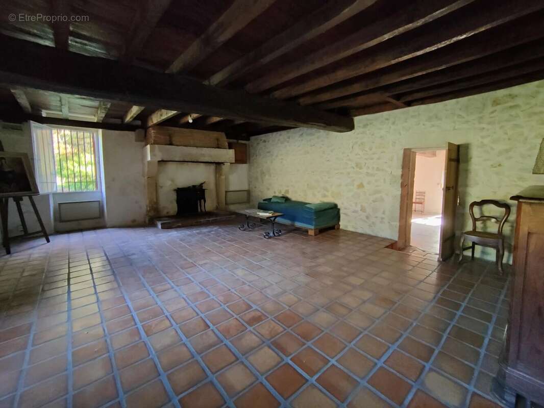 Maison à SAINT-MORILLON