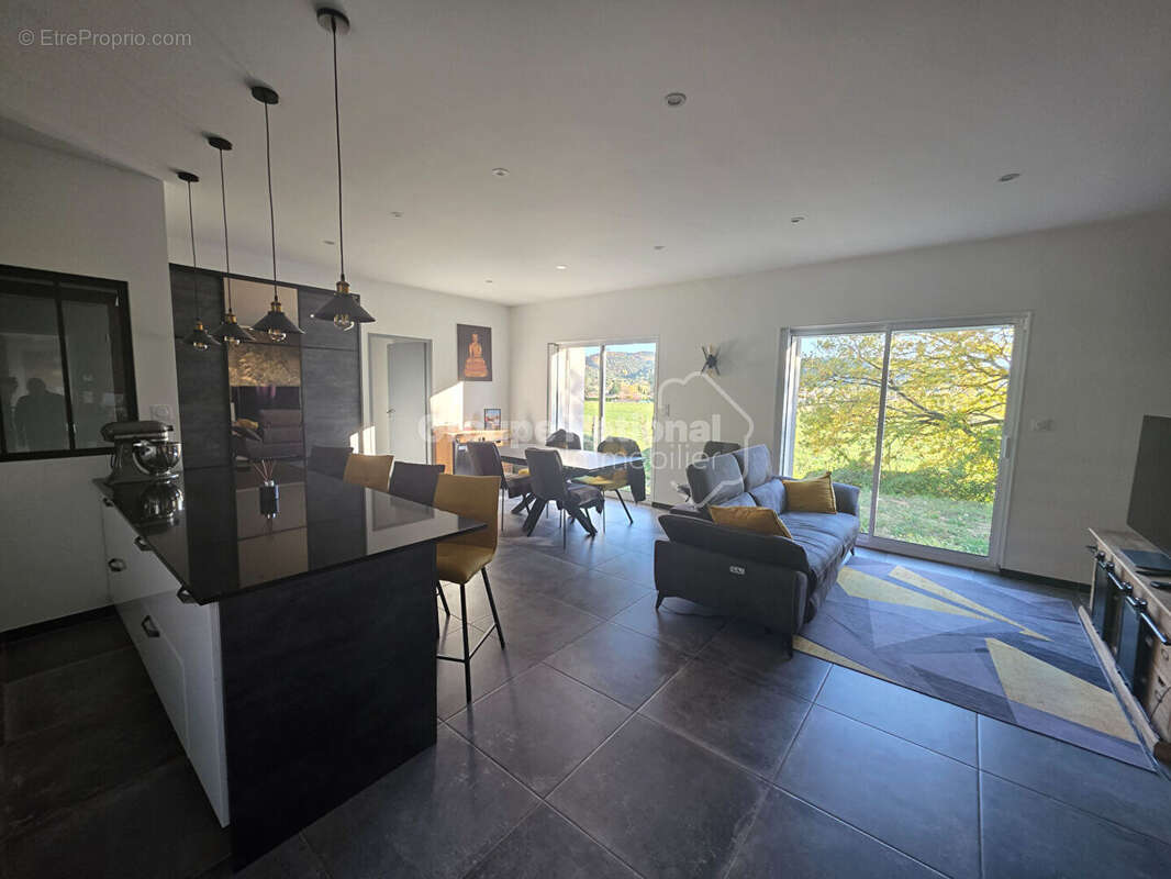 Maison à GREOUX-LES-BAINS