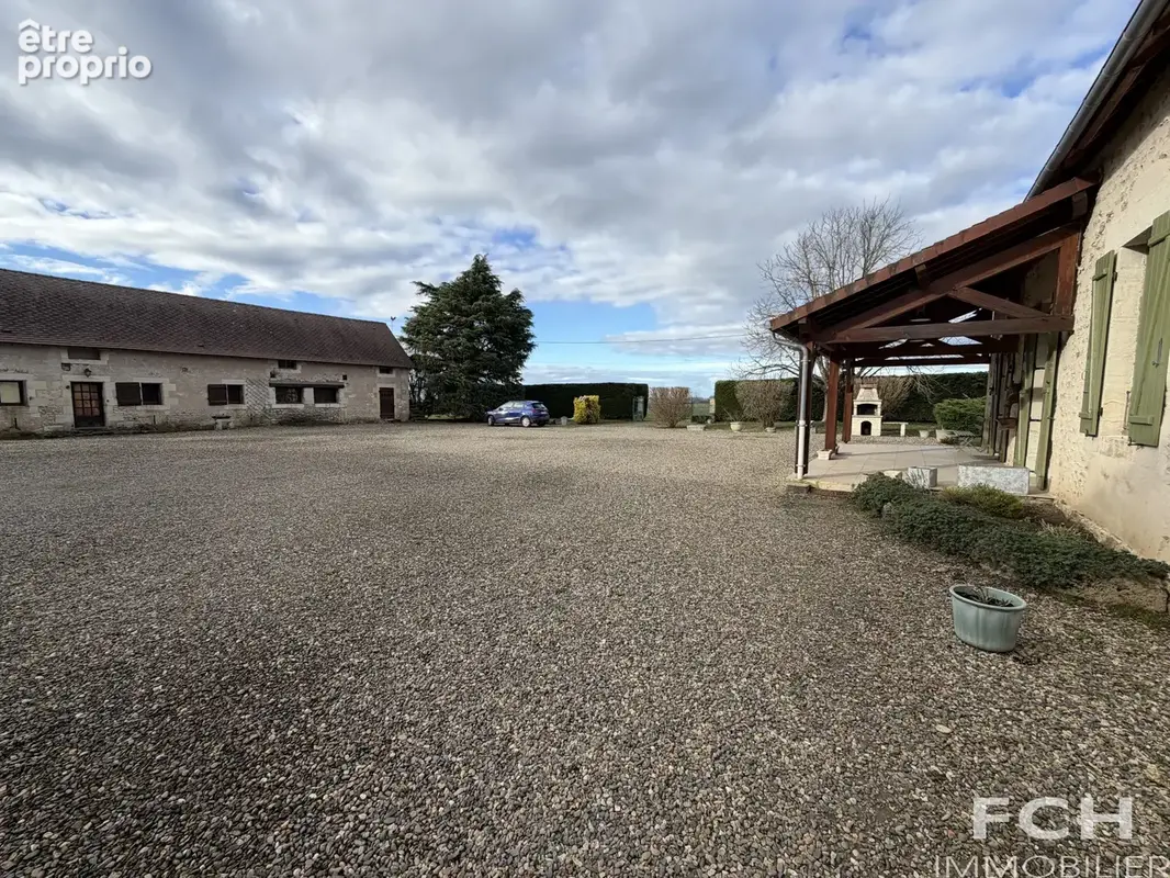 Magnifique domaine en pierres avec maison, fermette, grange et dépendances - photo 17