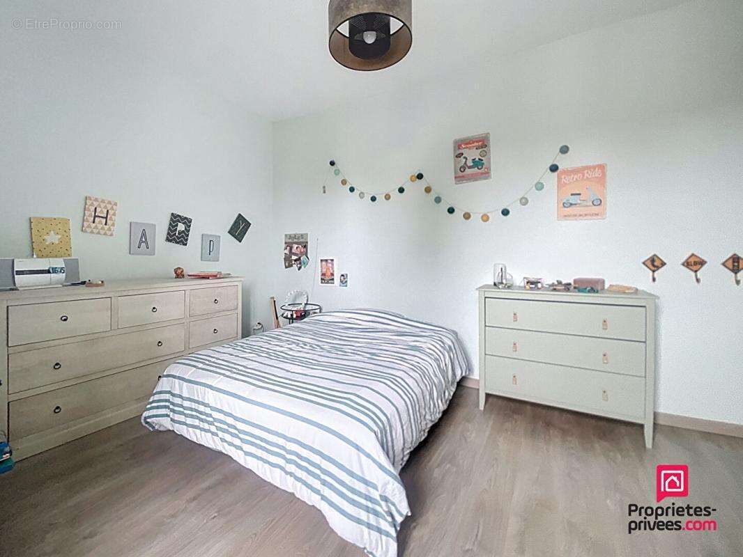 Maison à SAINT-COSME-EN-VAIRAIS