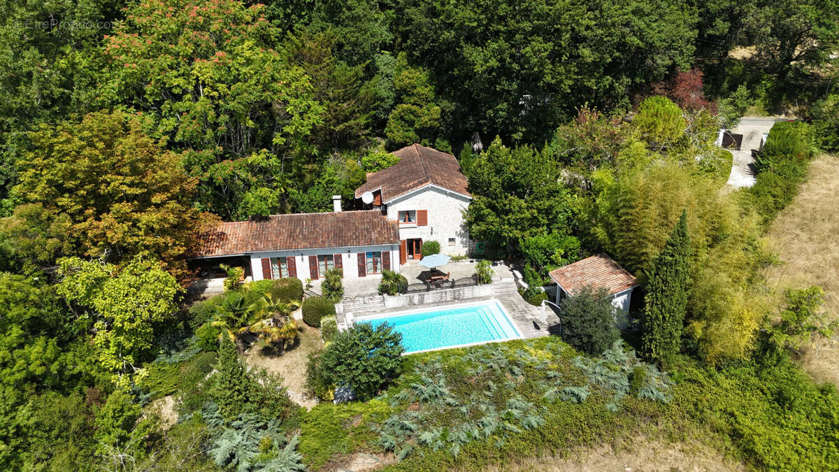 Maison à SAINTE-COLOMBE-DE-VILLENEUVE