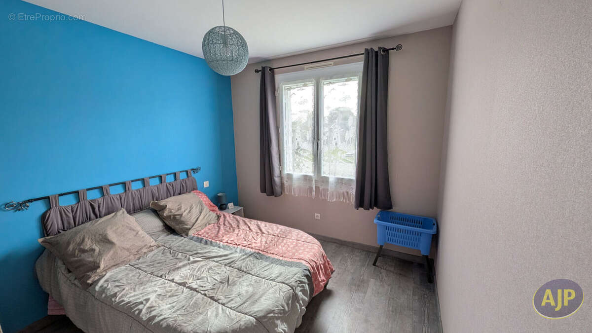 Maison à CHAMPAGNE-LES-MARAIS