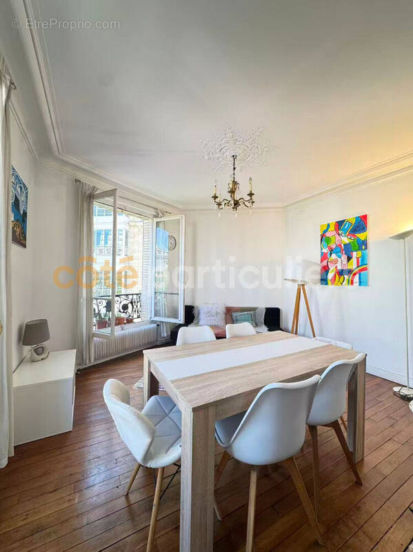 Appartement à PARIS-16E