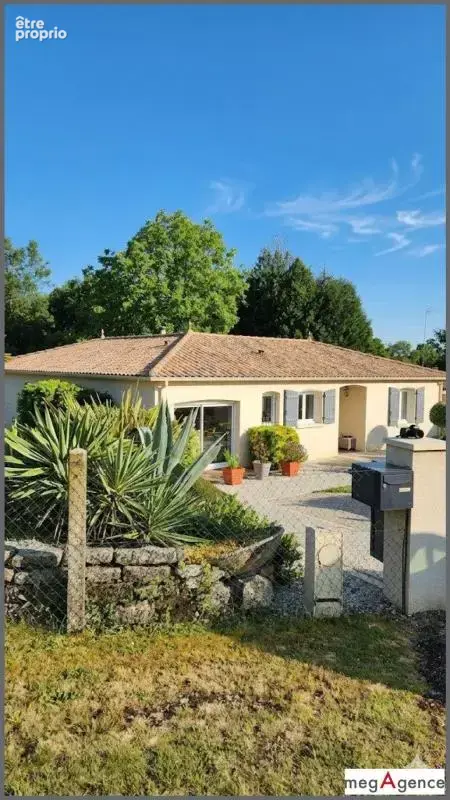 Maison à BUSSAC-SUR-CHARENTE