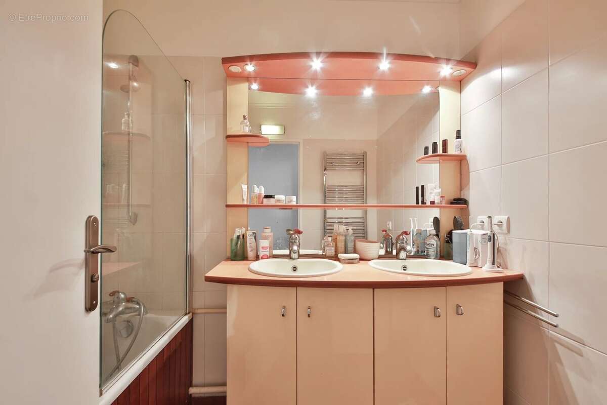 Appartement à ISSY-LES-MOULINEAUX