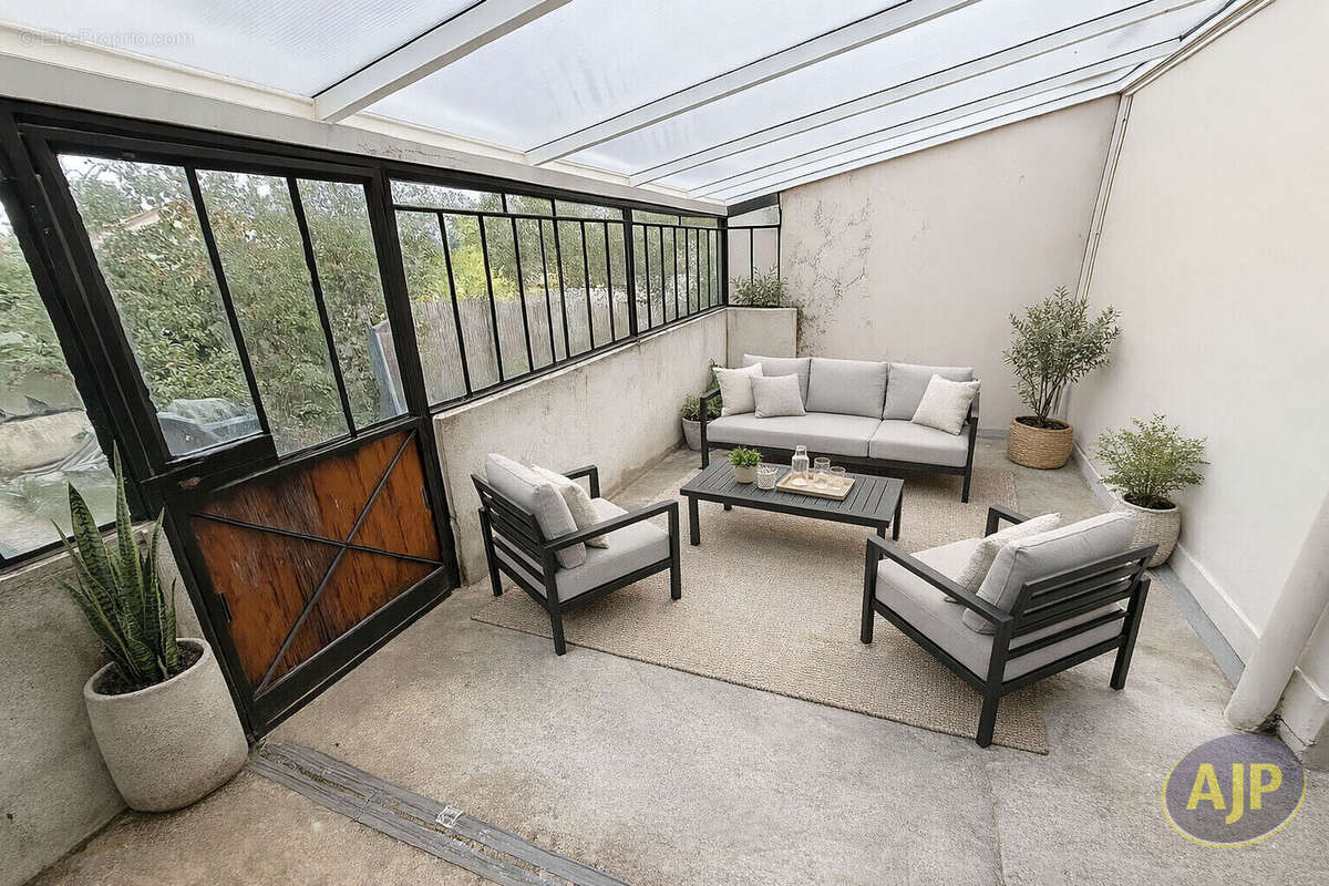 Maison à SAINT-MACAIRE-EN-MAUGES