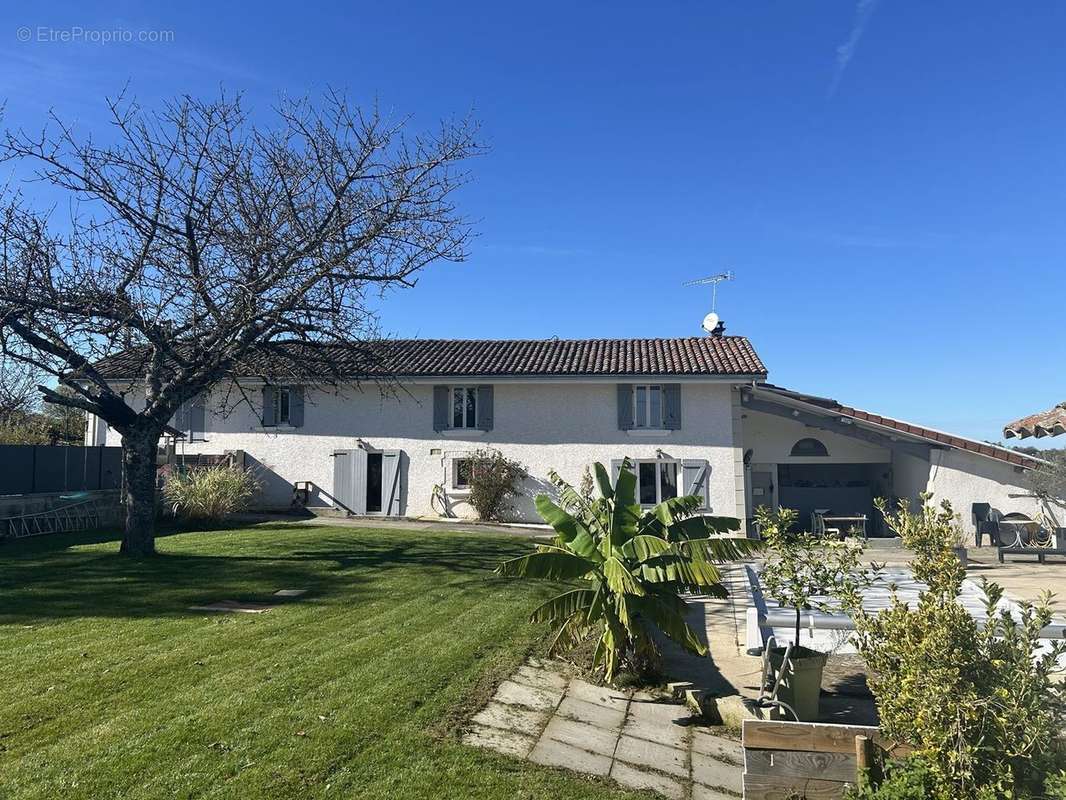 Maison à SAINT-JEAN-DE-BOURNAY