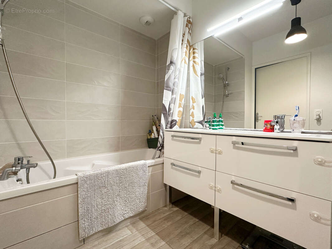 Appartement à L&#039;ISLE-D&#039;ABEAU