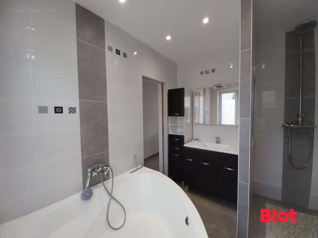 Maison à MINIAC-MORVAN