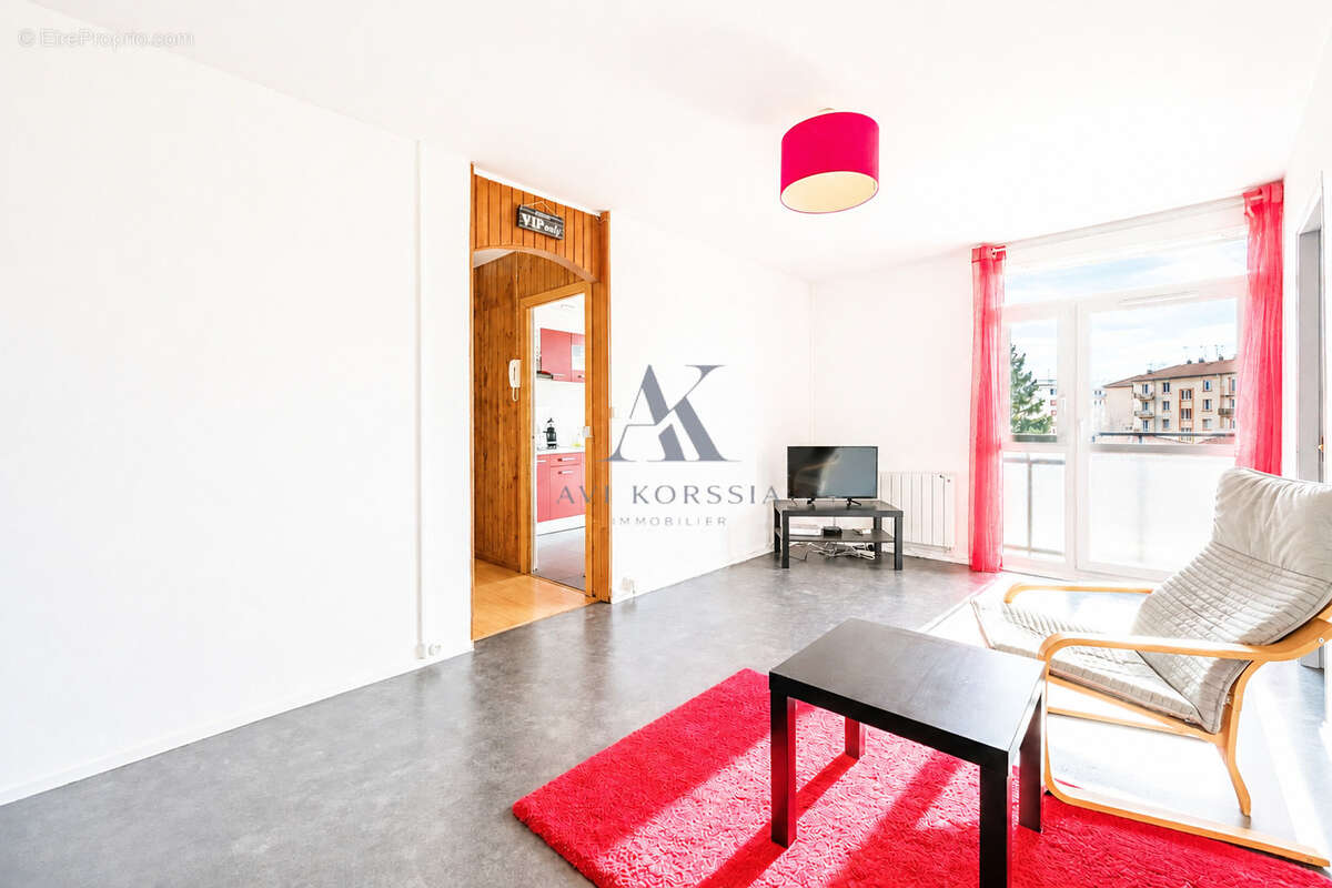 Villeurbanne   Appartement T4 70 m2 rénové avec balcon - photo 2