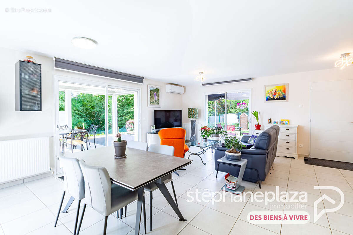 Maison plain-pied de 2018 - 93 m² habitables - 3 chambres - Garage - Terrain de 830m - photo 4