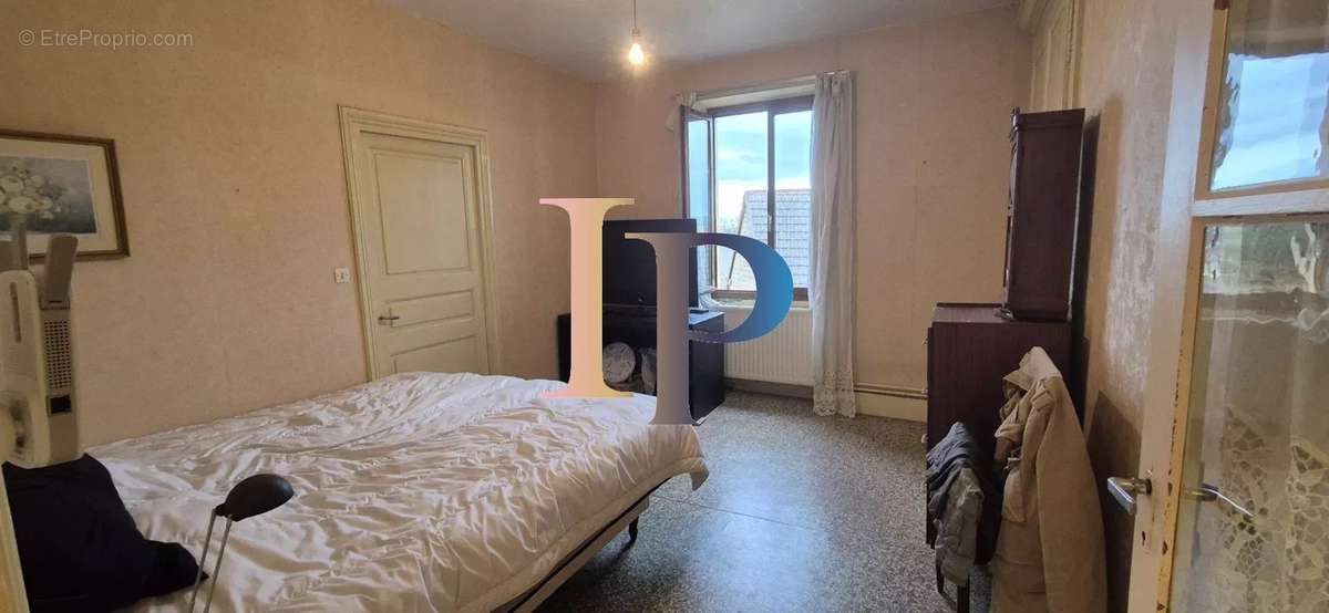 Maison à POUILLY-SOUS-CHARLIEU