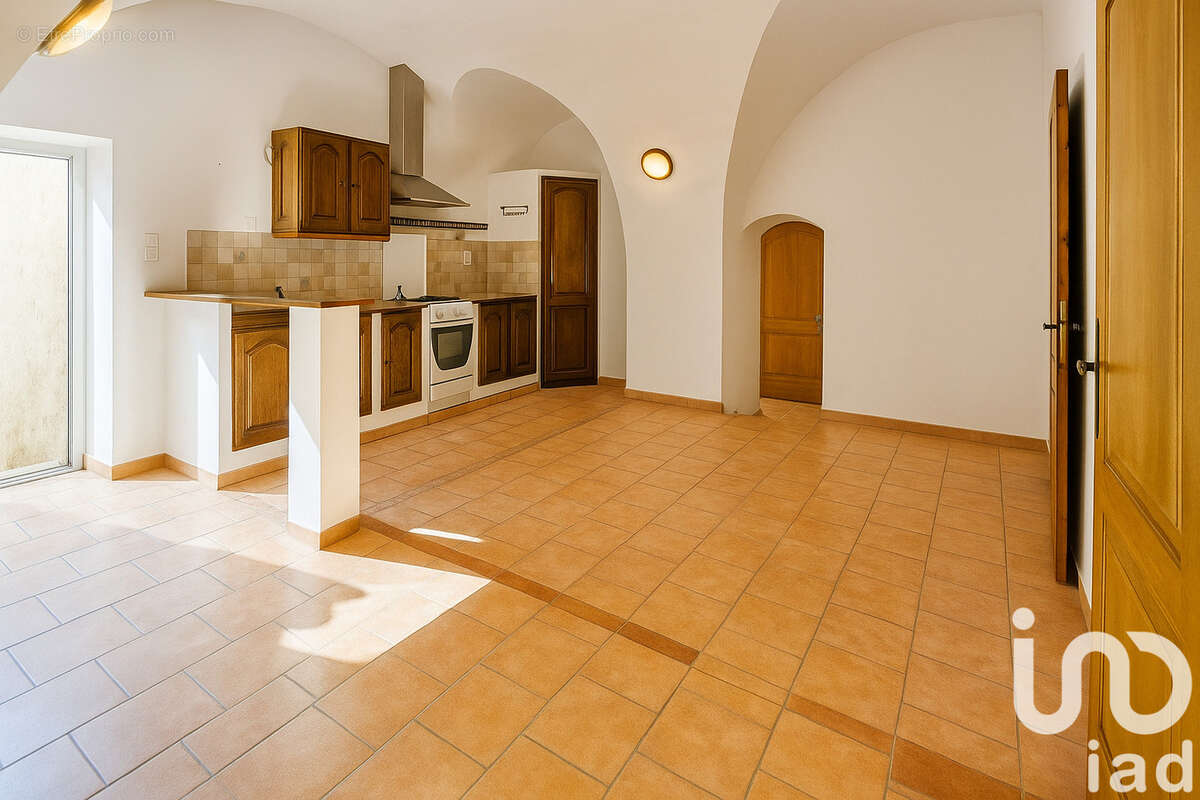 Appartement 89 m² à Saint-Martin-De-La-Brasque  - photo 2