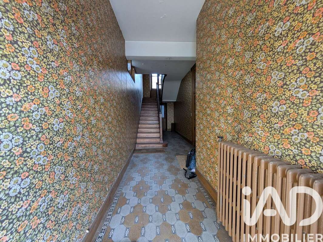 Appartement 420 m² à Montlucon  - photo 4