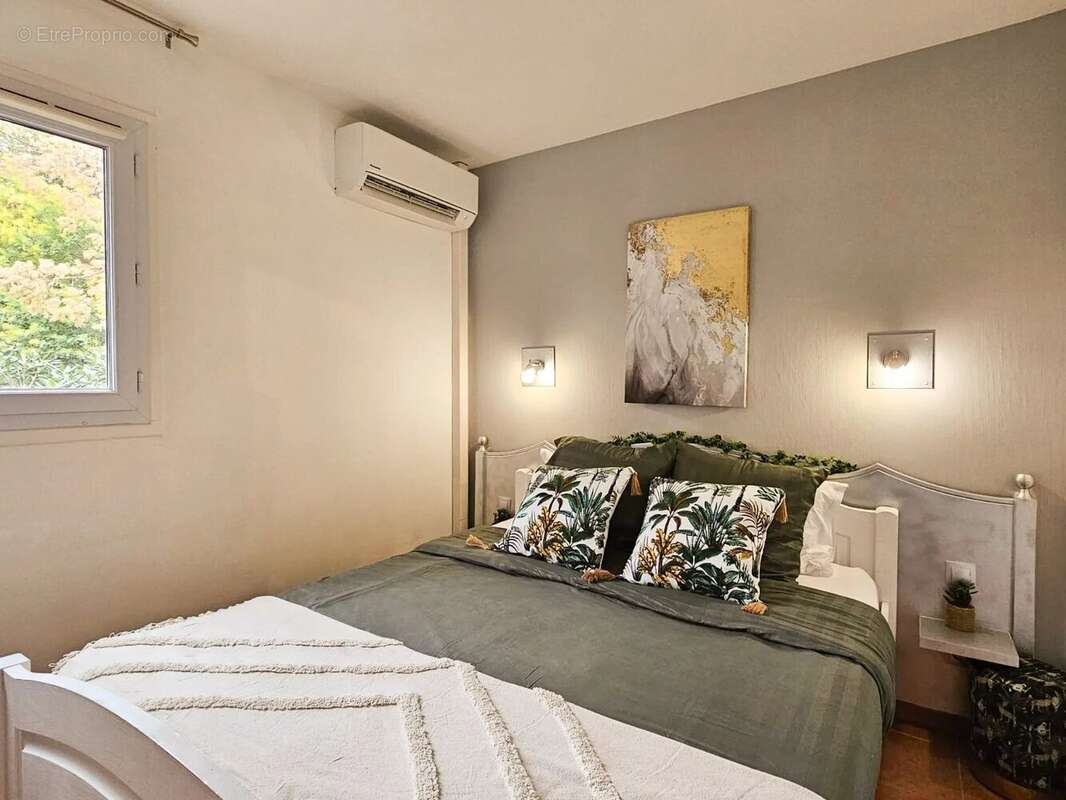 Appartement à ROQUEBRUNE-SUR-ARGENS