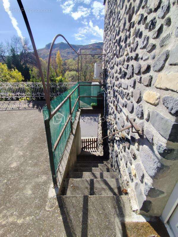 Maison à SAINT-MARTIN-SUR-LAVEZON