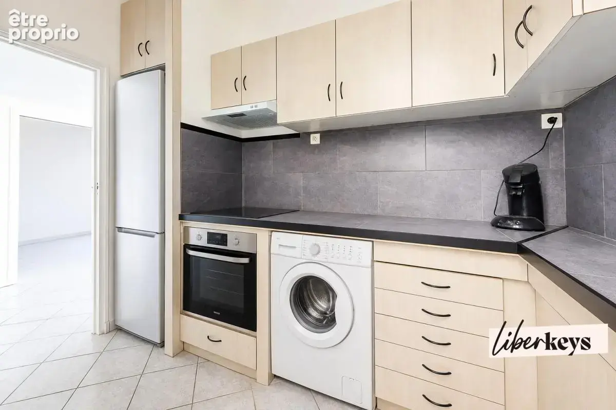  T2 43 m² – Séjour 21 m² – Dressing – Métro Chartreux - photo 6