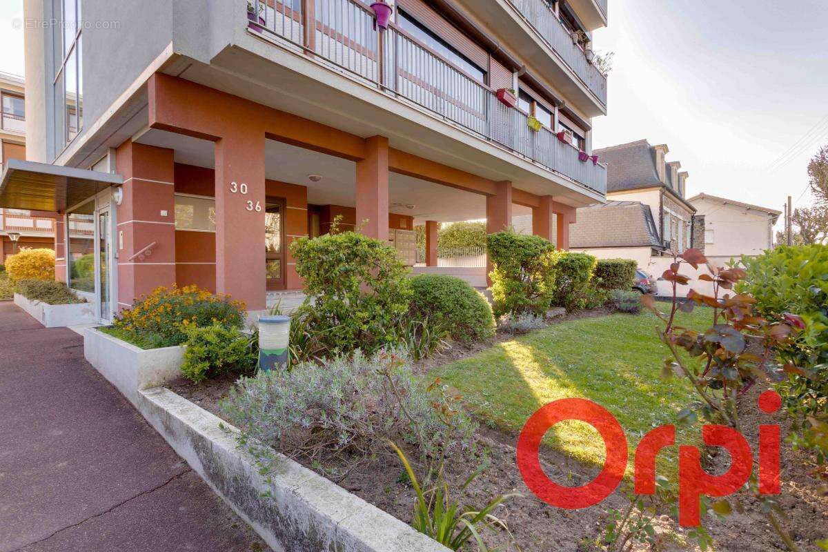 Appartement à LES PAVILLONS-SOUS-BOIS