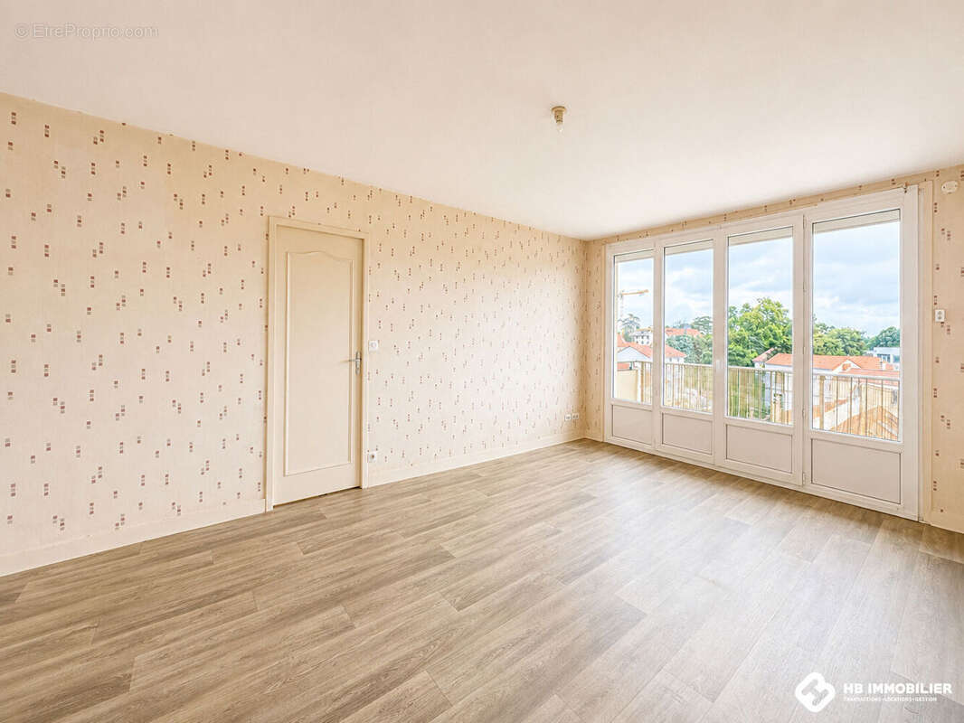 Appartement à LE COTEAU