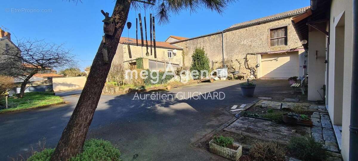 Maison à NUEIL-LES-AUBIERS