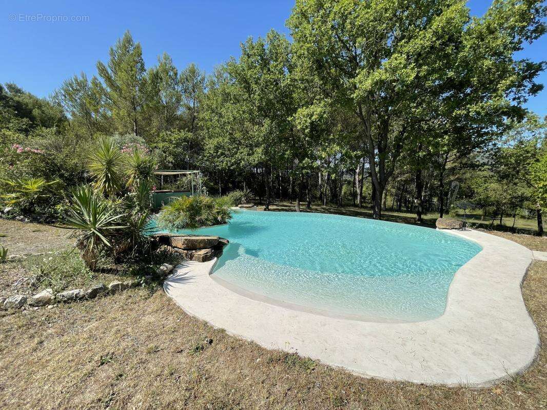 Maison 265 m² à Rognes  - photo 11