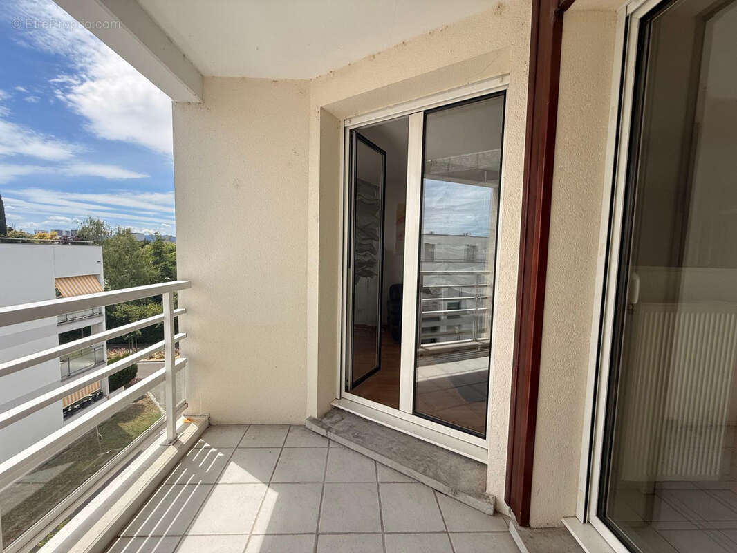 À vendre   Appartement 3 pièces de 70 m2 à Huningue - photo 4