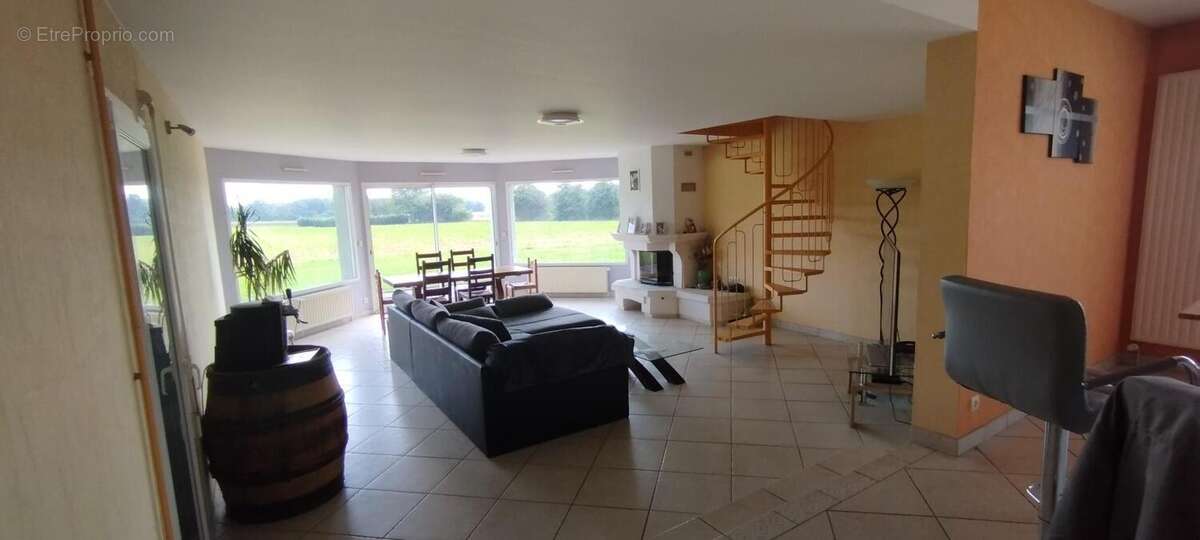 Maison avec piscine et hangar à la campagne - photo 7