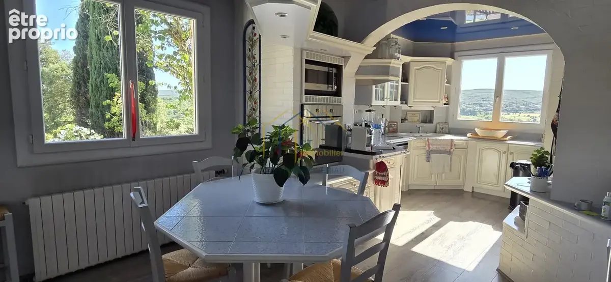 Villa traditionnelle de 10 pièces sur 2100m2 de terrain avec piscine - photo 4