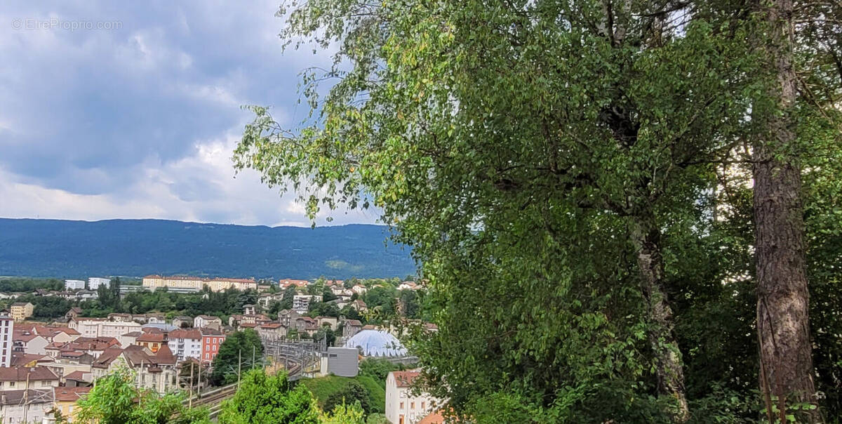 Terrain à BELLEGARDE-SUR-VALSERINE