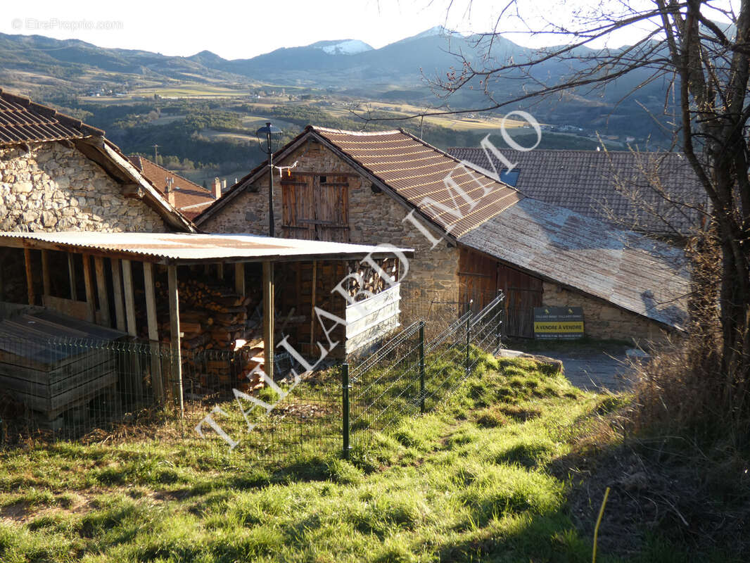 AU CALME !!! Grange en pierres à aménager, avec petit jardin - photo 16