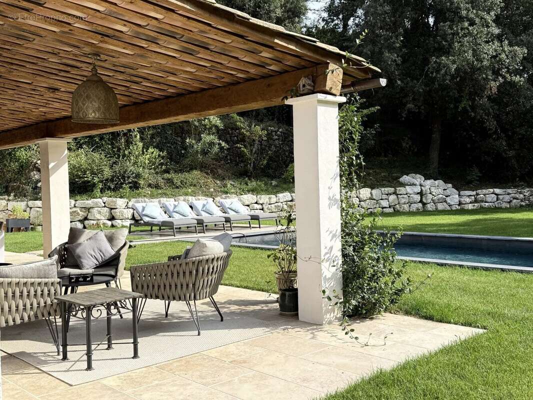 VENDU Domaine Les Hauts de Saint Paul - Villa provençale, 5 chambres, piscine. - photo 16