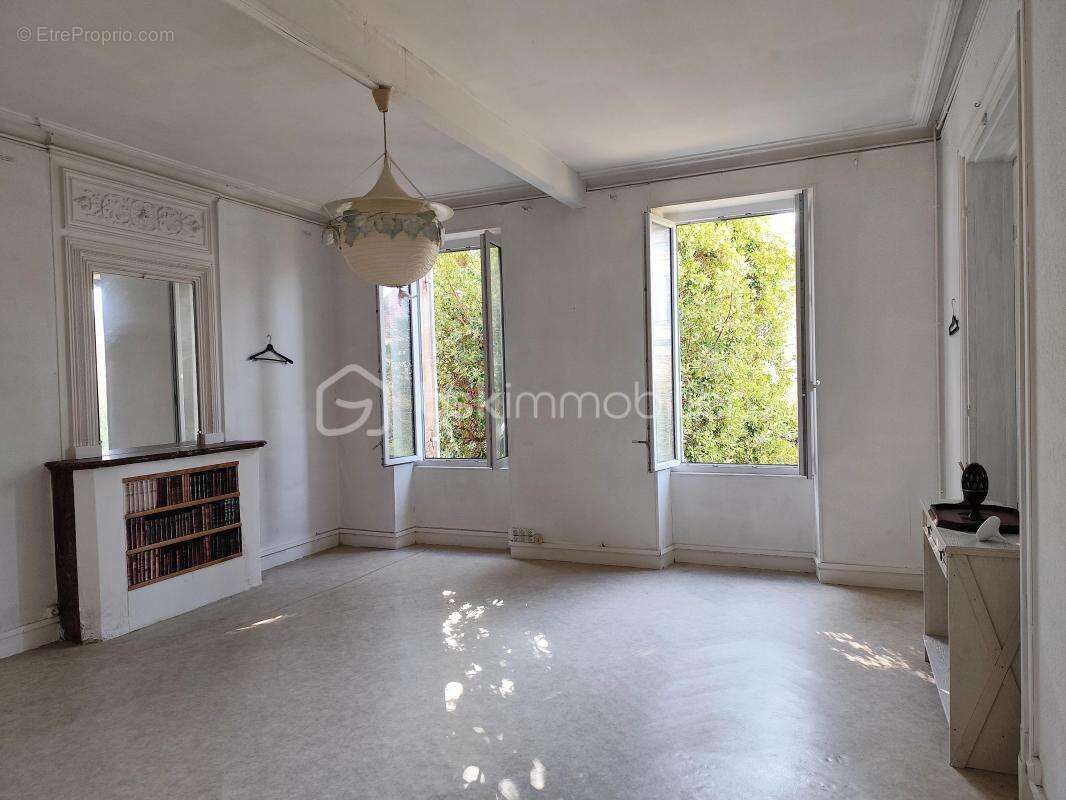 Maison à SAINT-CHRISTOLY-DE-BLAYE