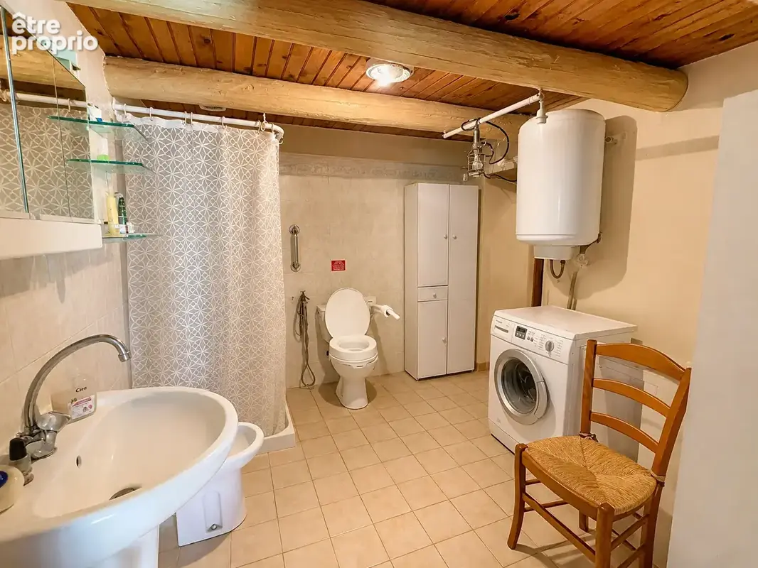 Gémenos - t2 avec extérieur, 72 m² de dépendances et 2 garages - viager occupé - photo 5