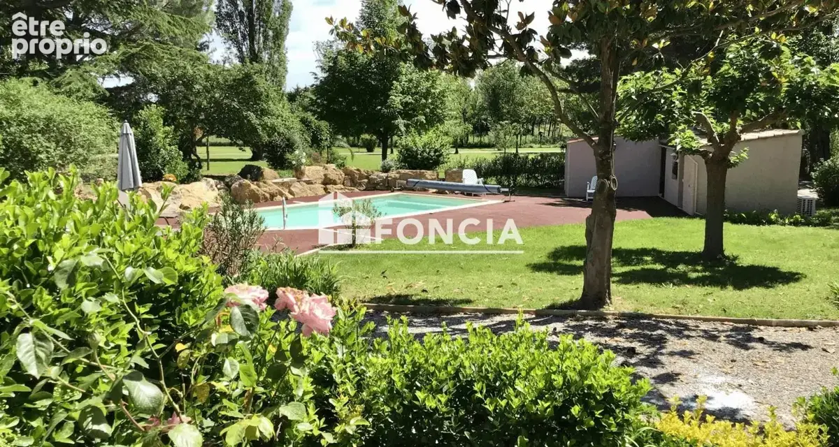 Villa de caractère avec parc et piscine - photo 19