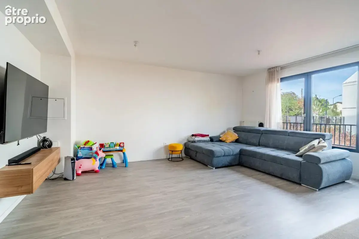 Appartement de 4 pièces de 85 m² à Stains - photo 2