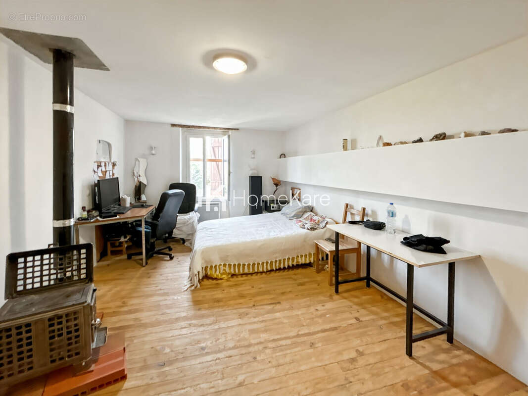 Maison à SAINTE-FOY-DE-PEYROLIERES