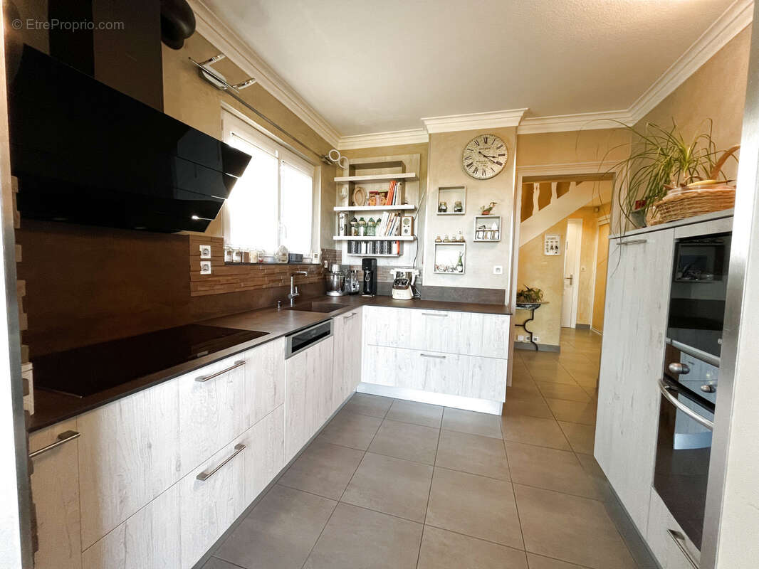 Maison à SAINT-GENEST-LERPT