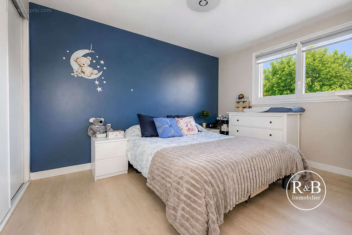 Appartement à LES CLAYES-SOUS-BOIS